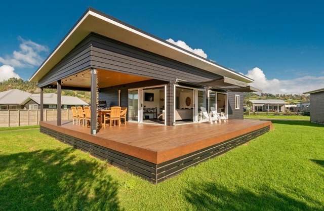 Sundaze Escape - Cooks Beach Holiday Home