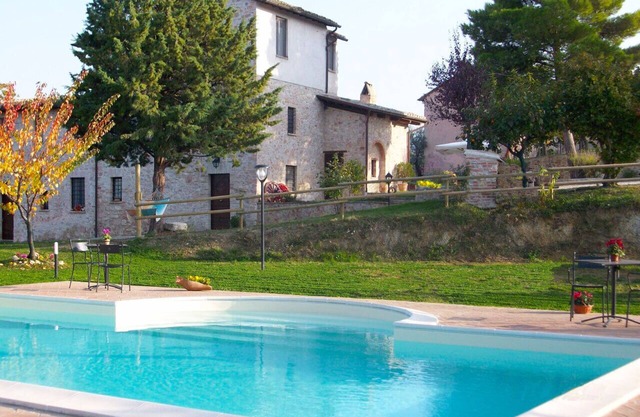 Sunflower Apartment with pool