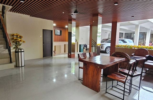 Sunflower Hotel Syariah Near Juanda