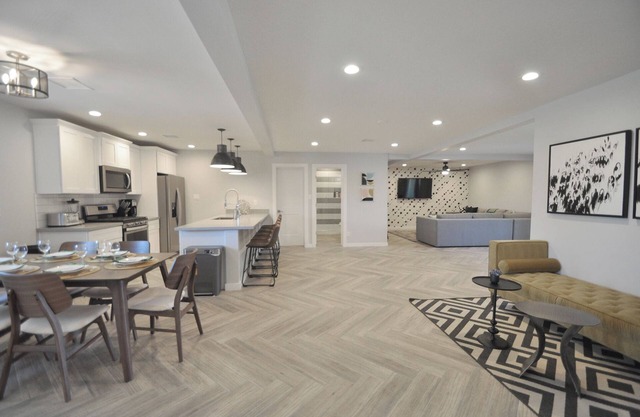 Sunhaven -pool Heat Available - Walk to Old Town