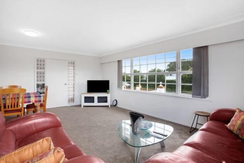 Sunlit Glow Spacious 5BR Home on Ladies Mile