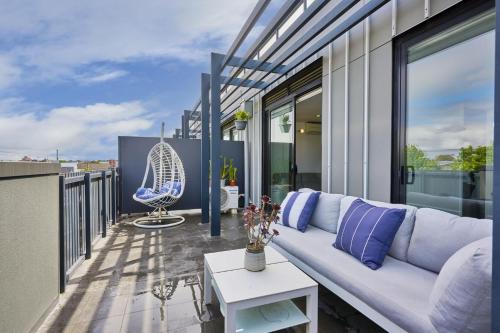 Sunlit home Private Balcony with city views