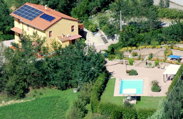 Casa soleada con piscina