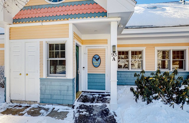 Sunlit Suite with a Kitchenette, Gas Fireplace, Fast WiFi, Patio, & Pool