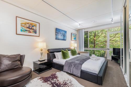 Sunlit Upstairs Suite with Hot Tub & Garden surrounds
