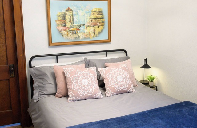 Sunny 1 Bedroom Upper with Personal EV Car Charger