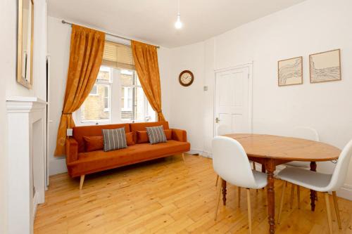 Sunny 1BR Gem in Chelsea Harbour & Coleridge Gardens