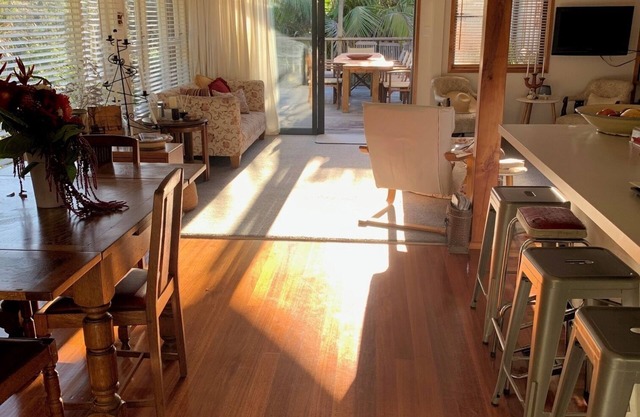 Sunny 2 Bedroom Beach House - Cable Bay (wheel chair accessible)