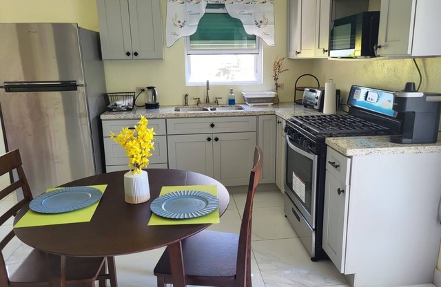 Sunny 2-Bedroom Retreat in Multi-Family Home