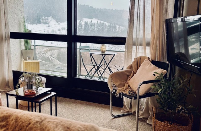 Sunny 2-room apartment with mountain view at the foot of the slopes