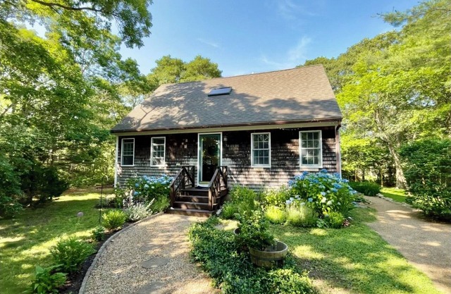 Sunny 3 bedroom cape with large deck, porch and kayaks. Pet friendly.