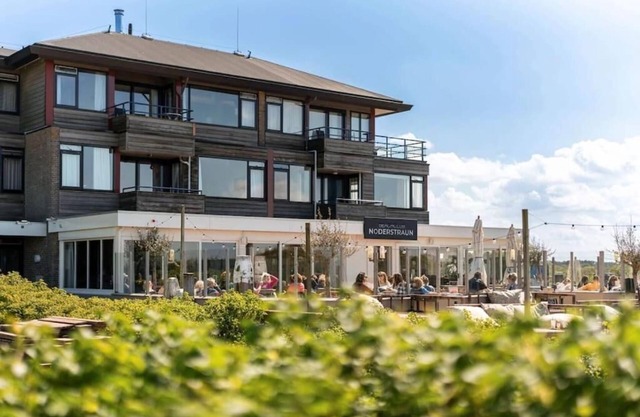 Sunny 4-person apartment 50 meters from the beach
