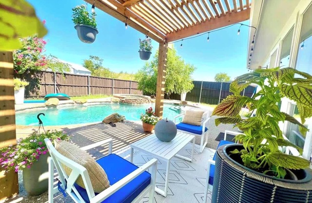 Beautiful new home near rockwall with hot tub, pool, sleep 8