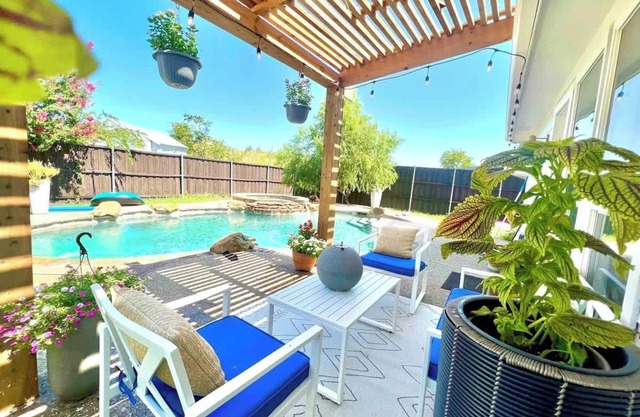 Beautiful new home near rockwall with hot tub, pool, sleep 8