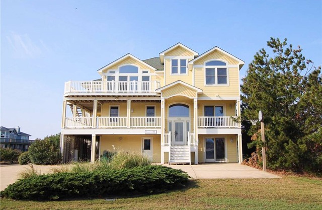 Sunny 8BR Dog Friendly | Pool | Hot Tub