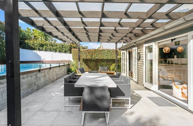 Sunny all year, Private swimming pool by the bay and parks