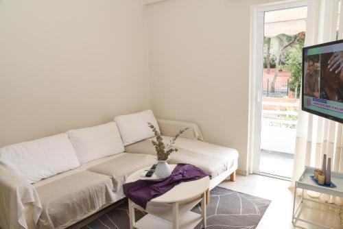 Sunny and Quiet 1 Bedroom Apt