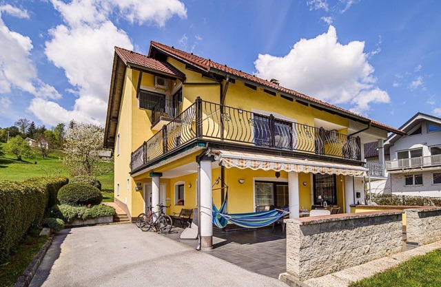 Sunny and Spacious Apartments with Terrace near Water Park - Three Bedroom Apartment with Terrace