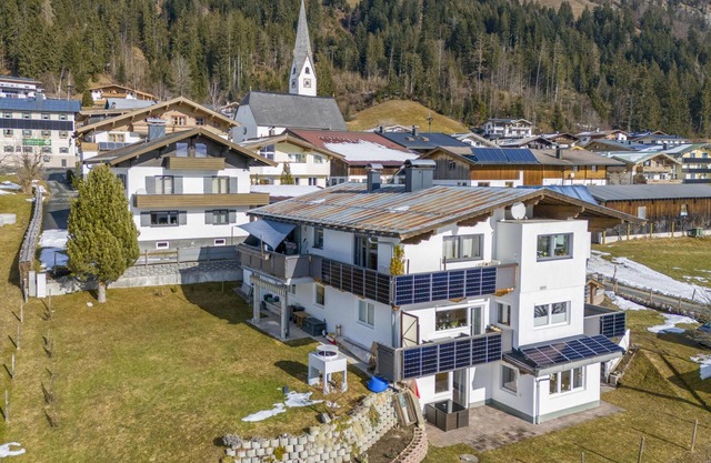 Sunny apartment, with terrace and mountain view