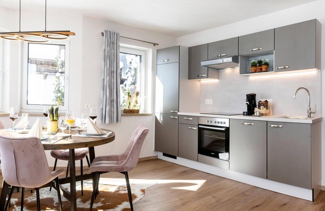 Sunny apartment near the ski bus