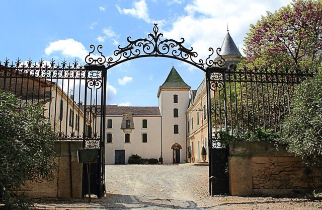 ¡Apartamento soleado con vistas al Canal du Midi en Capestang, a pie de 6 restaurantes!
