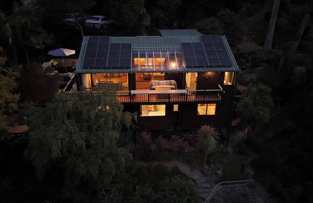 Sunny Architecturally-Designed Retreat: Spectacular Views Across Christchurch