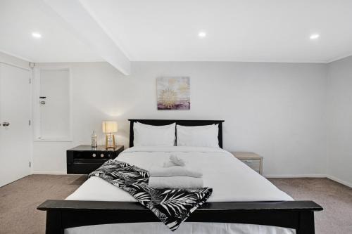Sunny Beam Guest Suite with Parking and Kitchenette