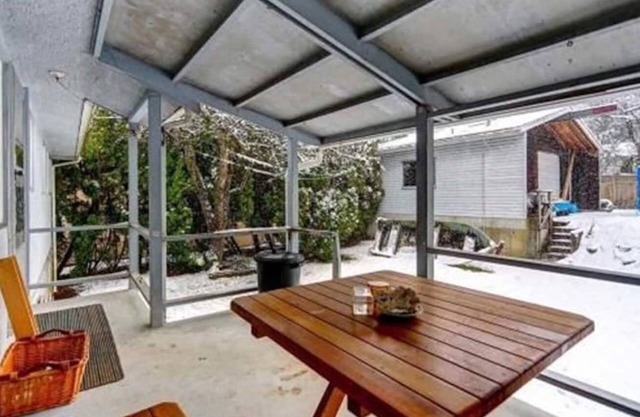 Sunny Big Basement Room with shared bathroom