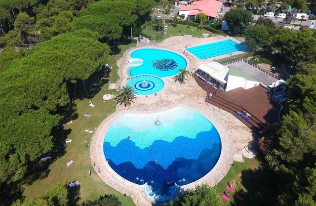 Sunny Chalet in Baia Domizia