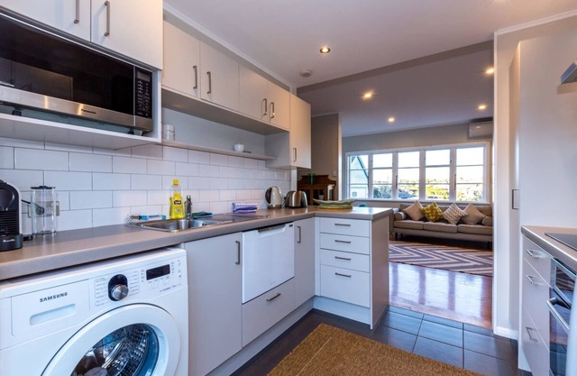 Sunny, Character 2 Bedroom Home - Mission Bay