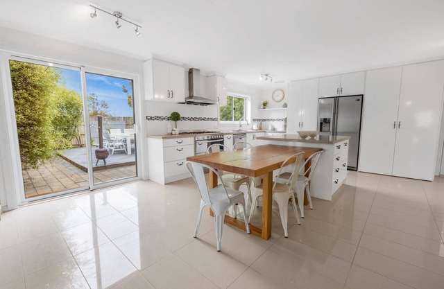Sunny Cove - Equipped with everything you need to relax and enjoy the Lakes
