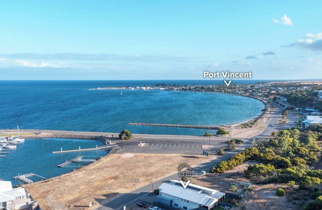 Sunny Dais Beachfront - stunning views of the Marina, Clifftops and Port Vincent