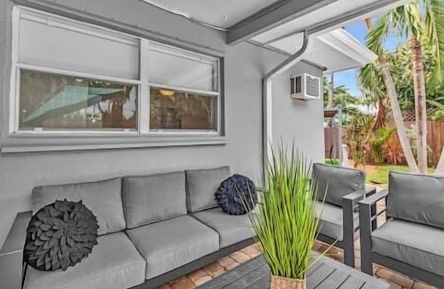 Sunny Days Getaway, 5BD Heated Pool Family Home!