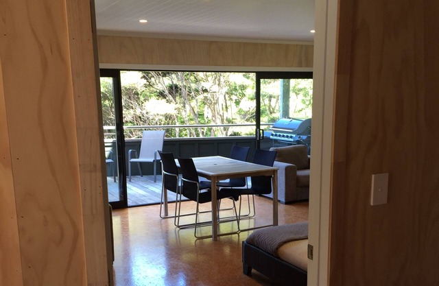 Sunny Elevated (Rimu East Studio) with Sea Views