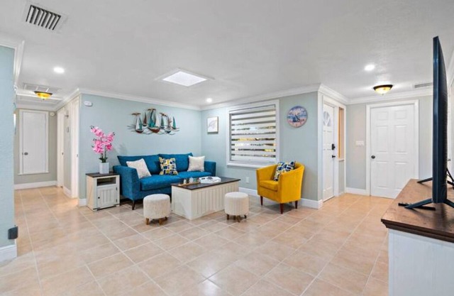 Sunny Escape in Pinellas Park
