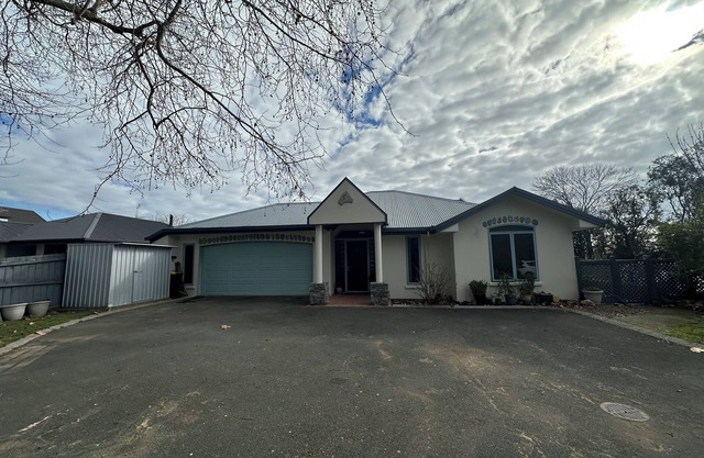 Sunny Family Retreat- Children and Pet Friendly
