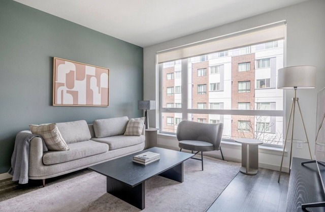 Sunny First Hill Jr 1BR w/ Gym, Roof & Lounge, nr Downtown, by Blueground