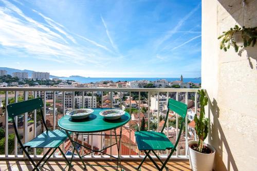 Sunny flat with sea view