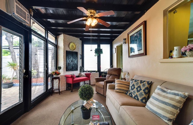 Sunny Florida Escape - Patio & Grill, Near Beaches