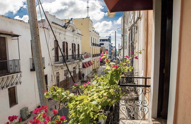 Sunny +Fresh Studio with 2 balconies at Zona Colonial