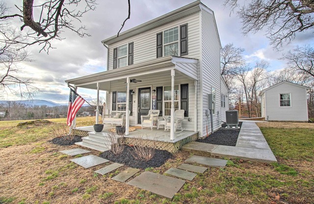 Sunny Front Royal Vacation Rental w/ Hot Tub!