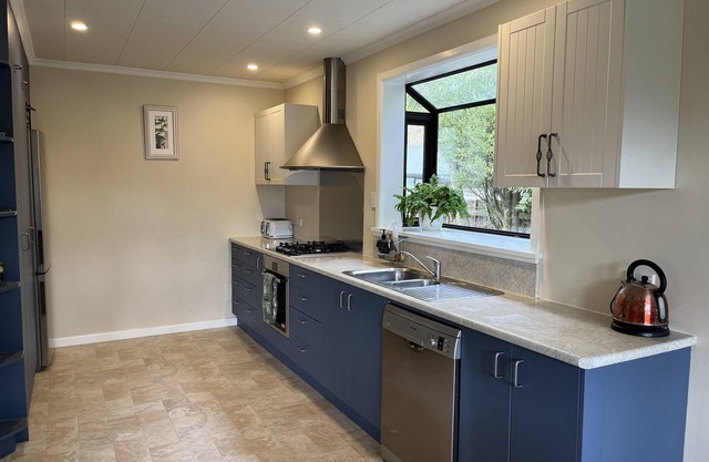 Sunny Geraldine family bungalow