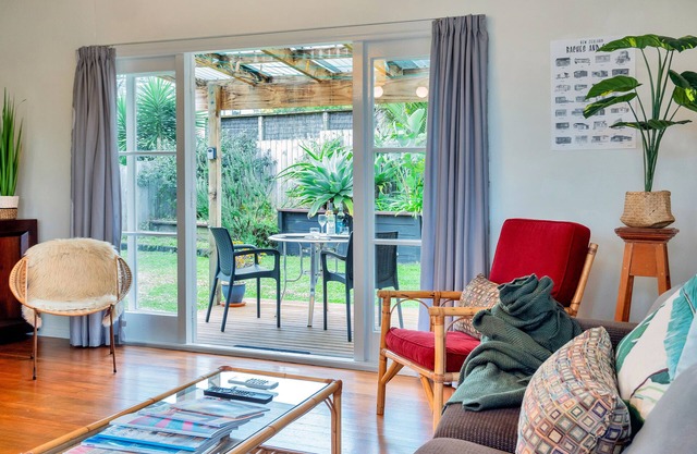 Sunny Grey Lynn Holiday Home