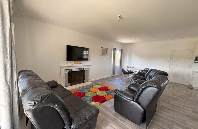 Sunny Hidden Cottage