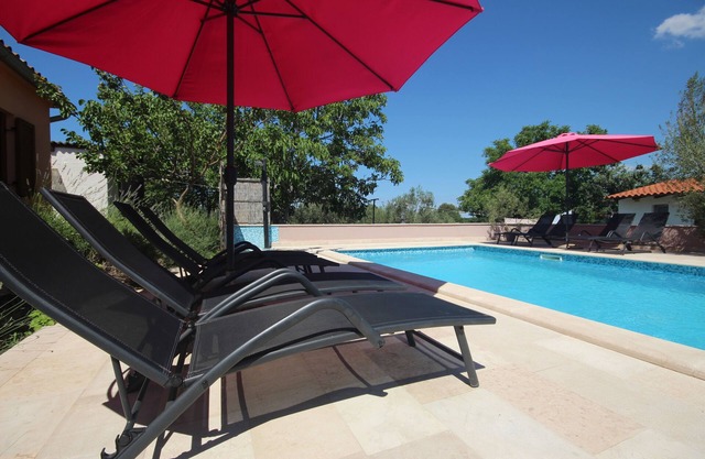 Casa de vacaciones Kolic con piscina