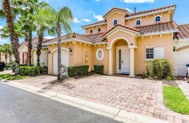 Sunny home with pool, lanai, foosball, fast WiFi & washer/dryer