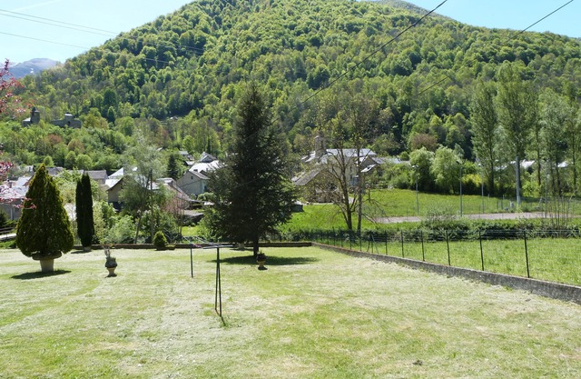 Casa soleada con vistas a la montaña