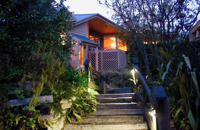 Sunny Kingston house, panoramic views, family stays