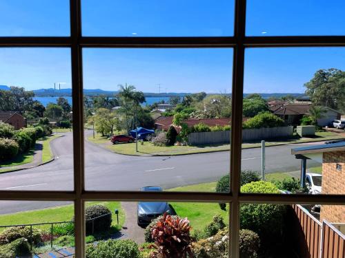 Sunny Lake View House - Perfect for Family & Friends