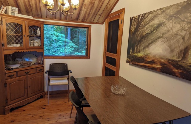 Sunny Lakefront 2 Bdrm Cabin by Huntsville
